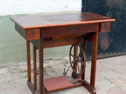 Реставрация стола швейной машинки